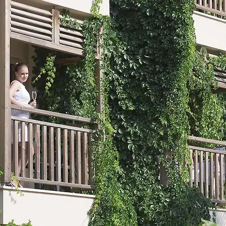 Garden 5* Side